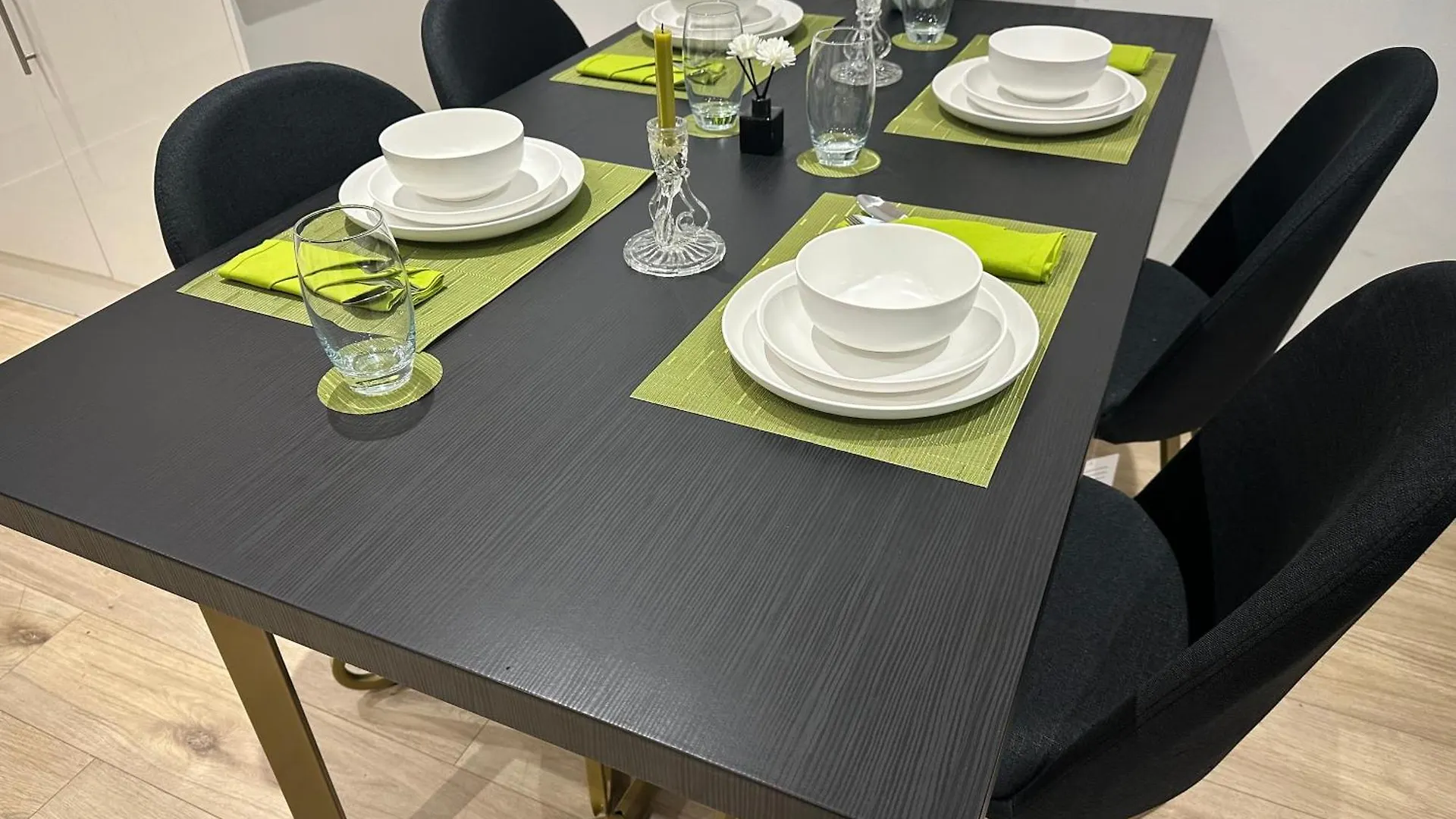 Midland Apartments - Luxury Large Entire Unit Sleeps 4 Luton