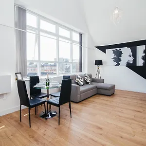  Apartment Modern Luxury 1 Bed Apartment - Luton Town Centre - Near Airport & Train Station